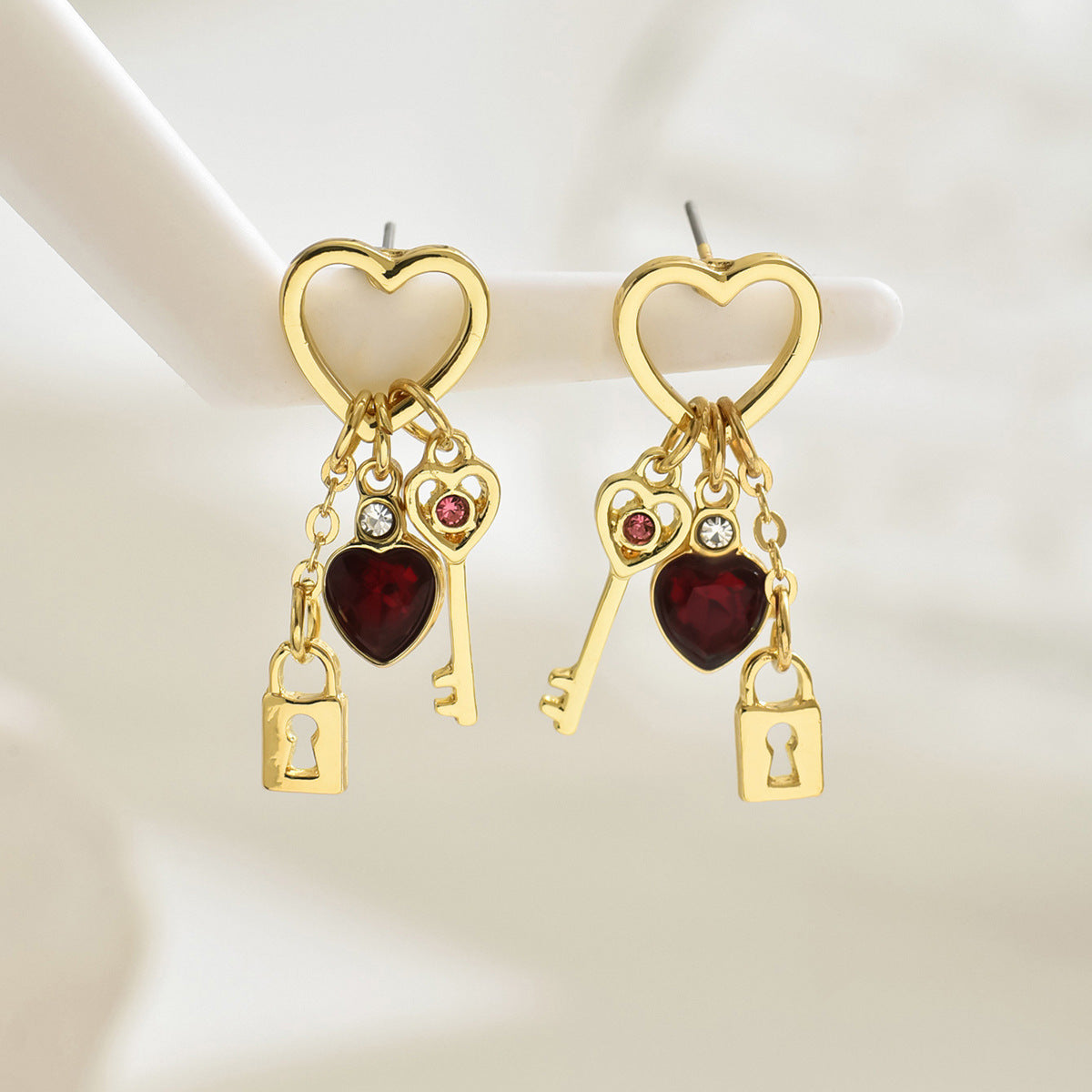 Simple Love Female Diamond Lock-shaped Special-interest Earrings